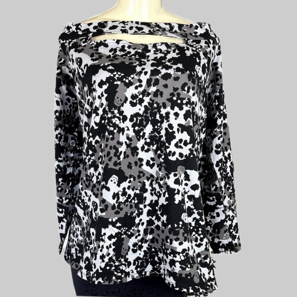 Lovesick 6X Grunge Black Hiding Skulls Camo Cotton Cutout Neck Long Sleeve Tee